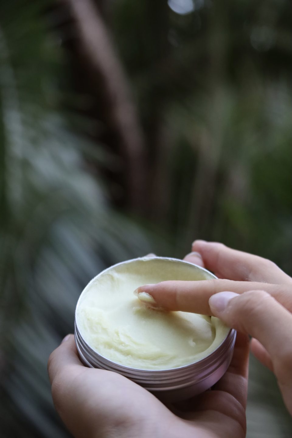 dopo sole in crema in un contenuto di alluminio 